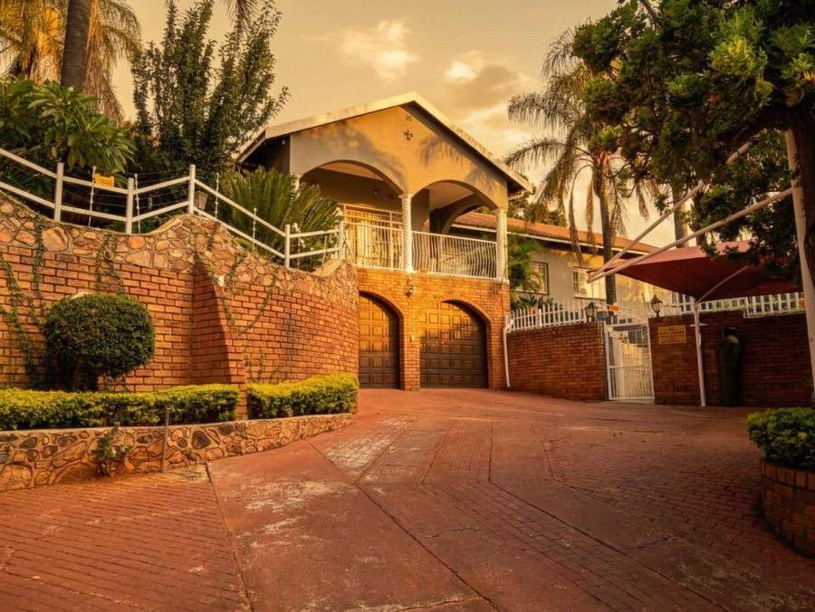 To Let 4 Bedroom Property for Rent in Safari Gardens North West